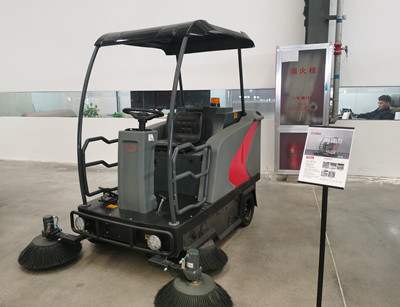 駕駛式掃地機 駕駛式掃地機