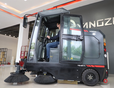 電動(dòng)掃地機(jī) 電動(dòng)掃地機(jī)